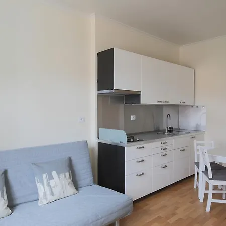 Daire One Bedroom Near Ippavlova Prag